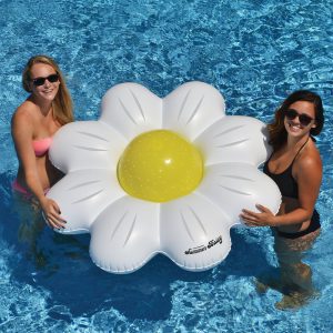 Swimline Daisy Floating Ring and Ball Combo Set in water